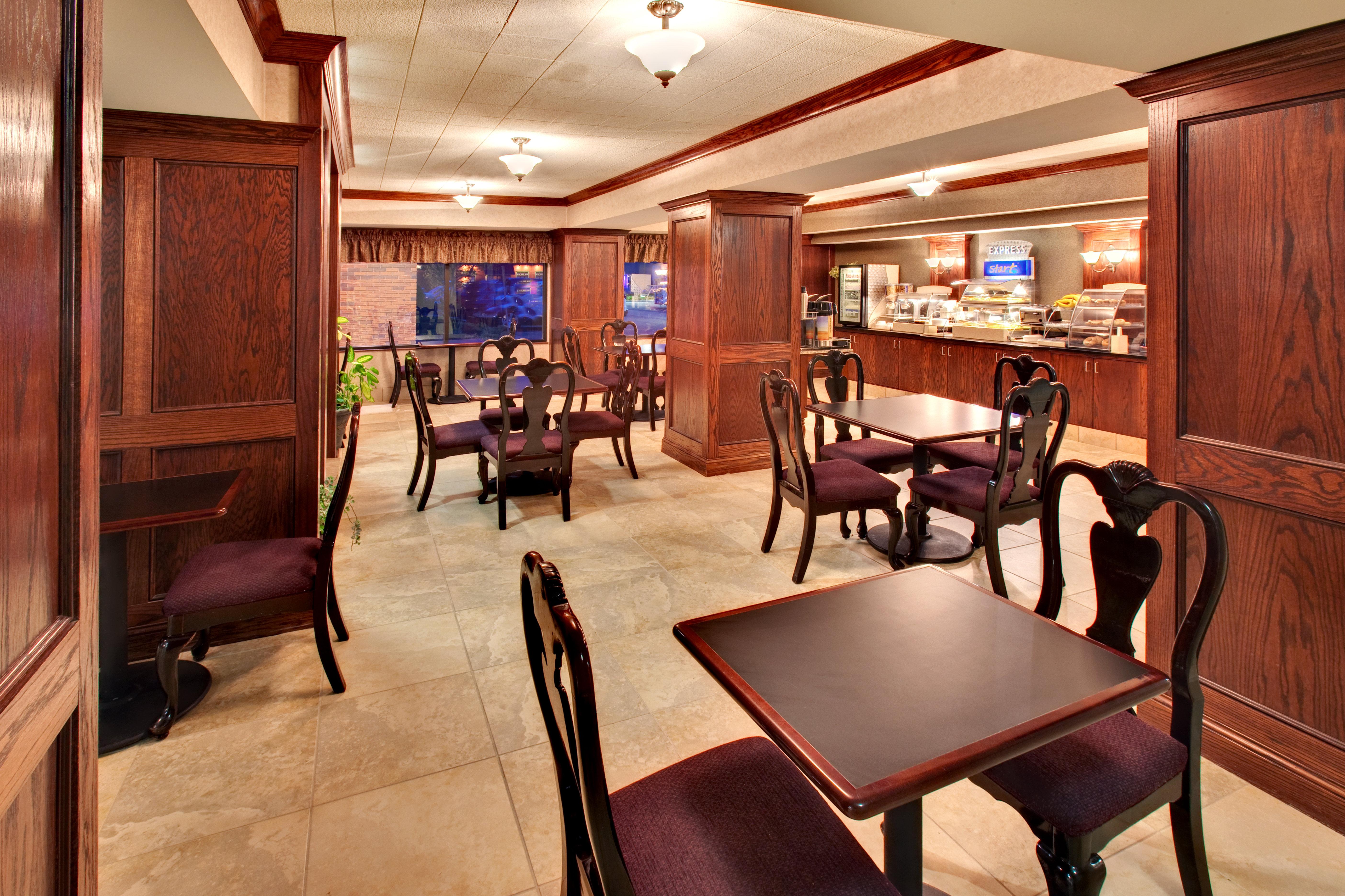 Best Western Watertown Inn & Suites Extérieur photo