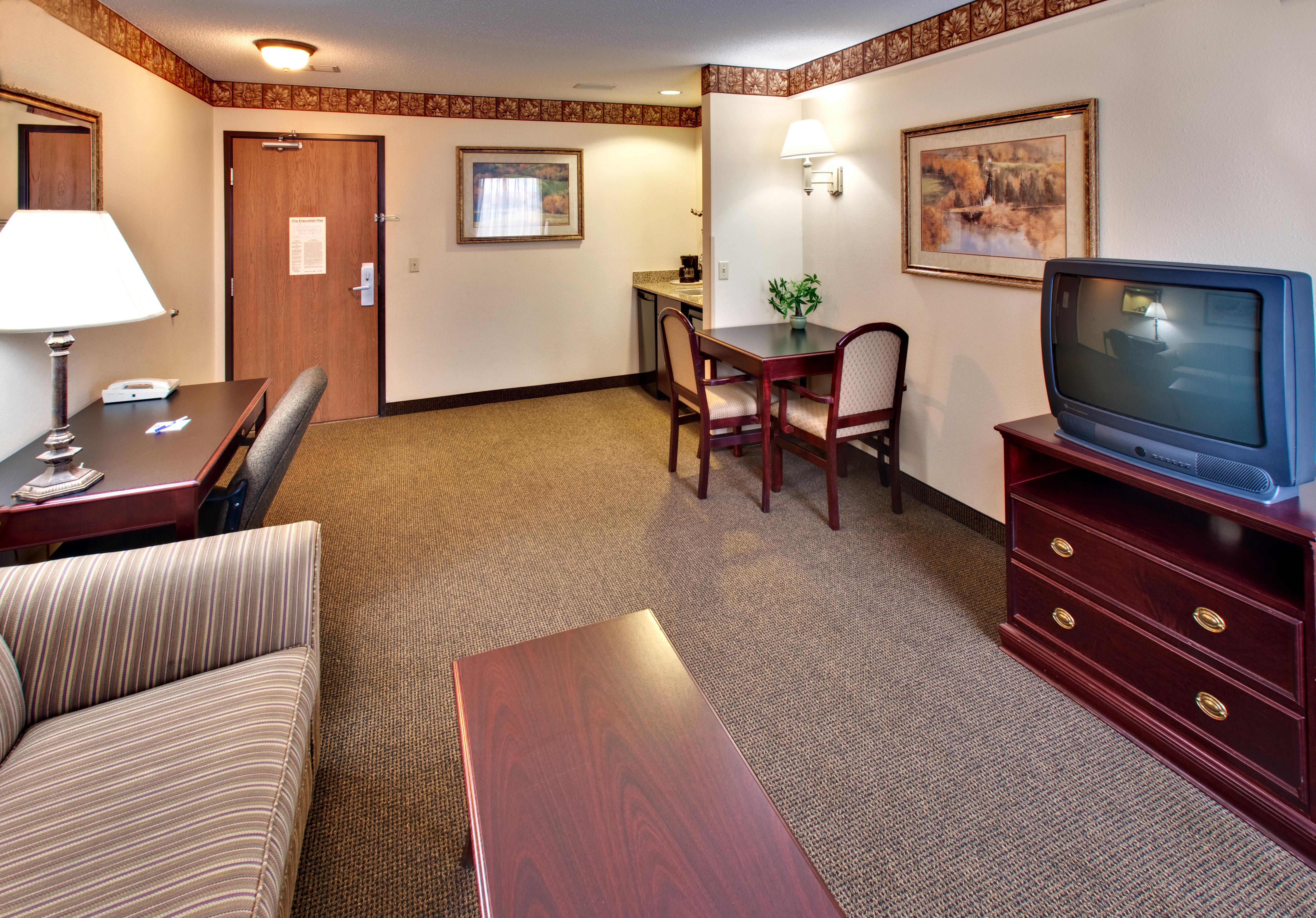 Best Western Watertown Inn & Suites Extérieur photo