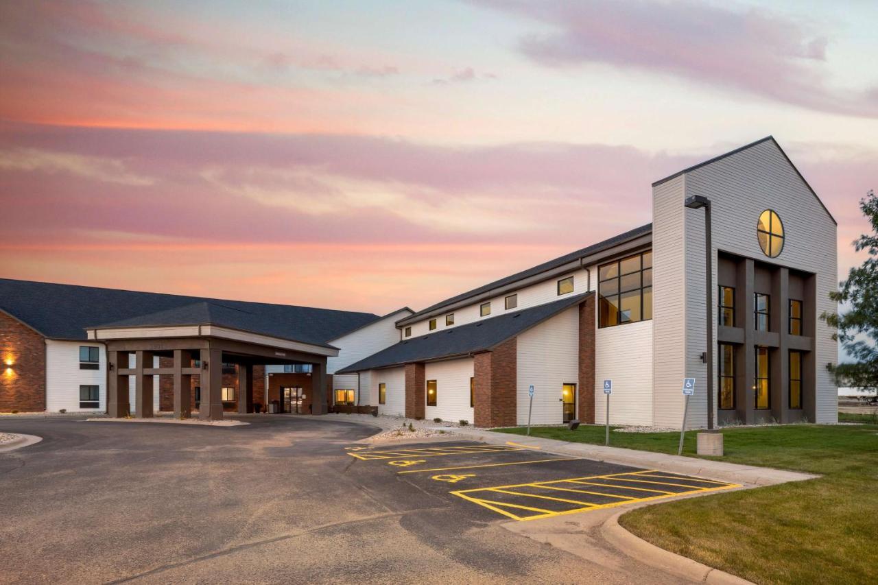 Best Western Watertown Inn & Suites Extérieur photo