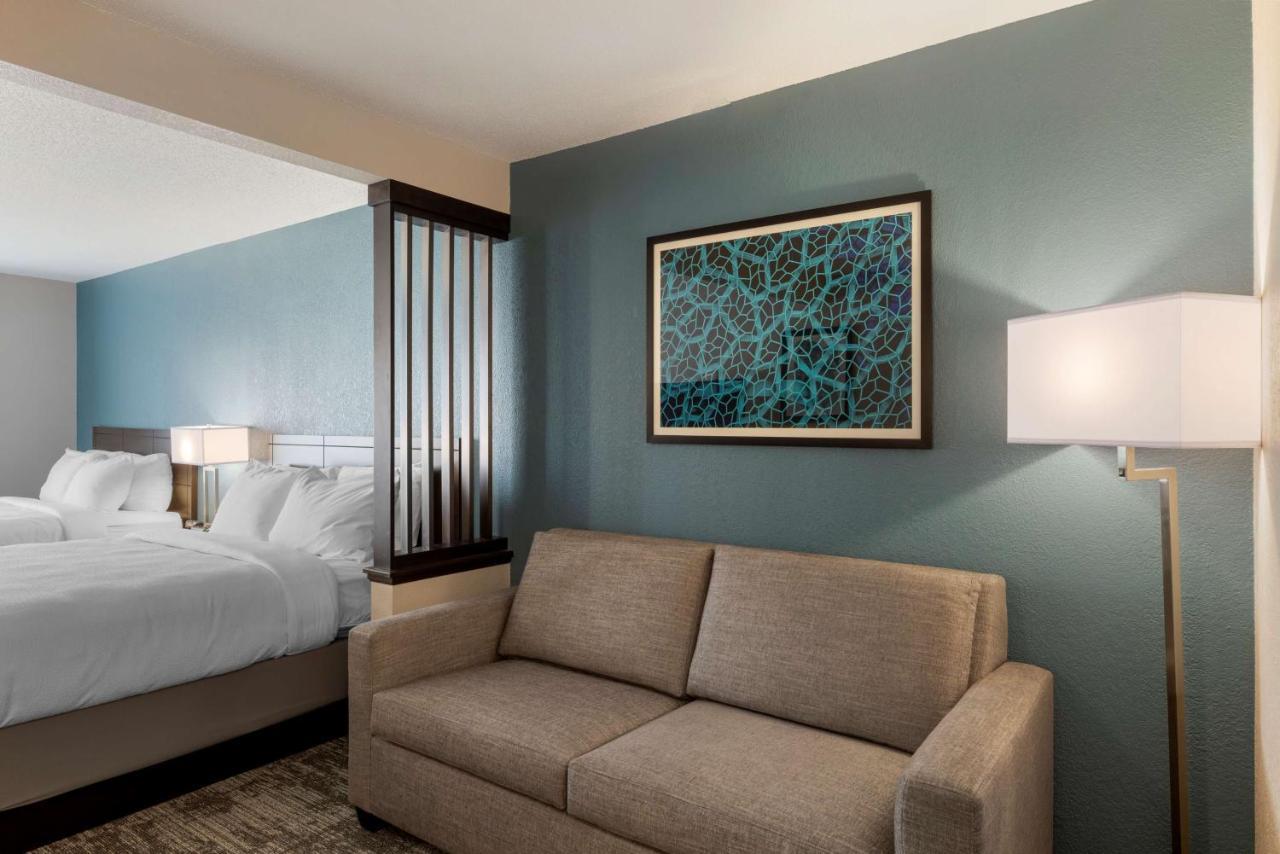 Best Western Watertown Inn & Suites Extérieur photo