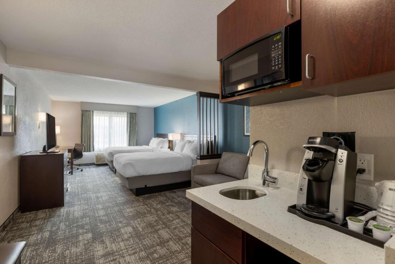 Best Western Watertown Inn & Suites Extérieur photo