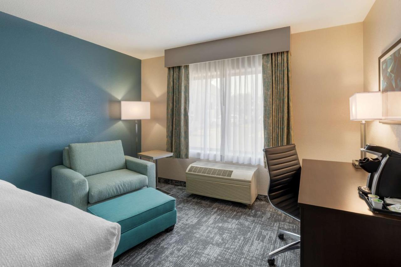 Best Western Watertown Inn & Suites Extérieur photo