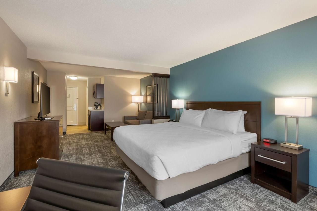 Best Western Watertown Inn & Suites Extérieur photo