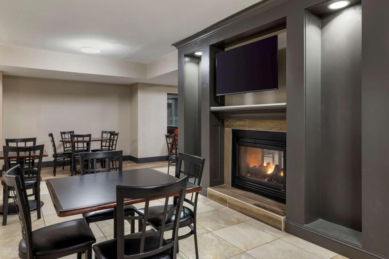 Best Western Watertown Inn & Suites Extérieur photo