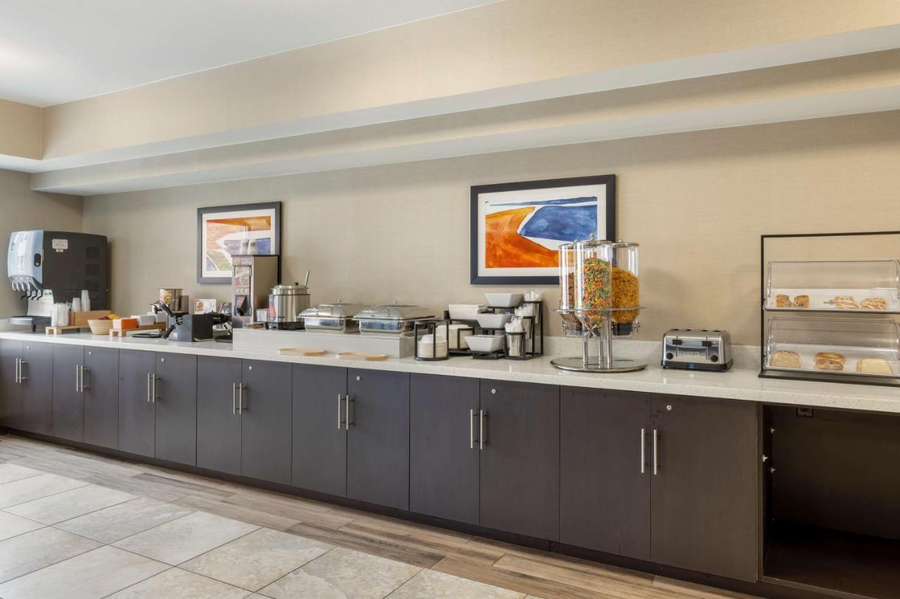 Best Western Watertown Inn & Suites Extérieur photo