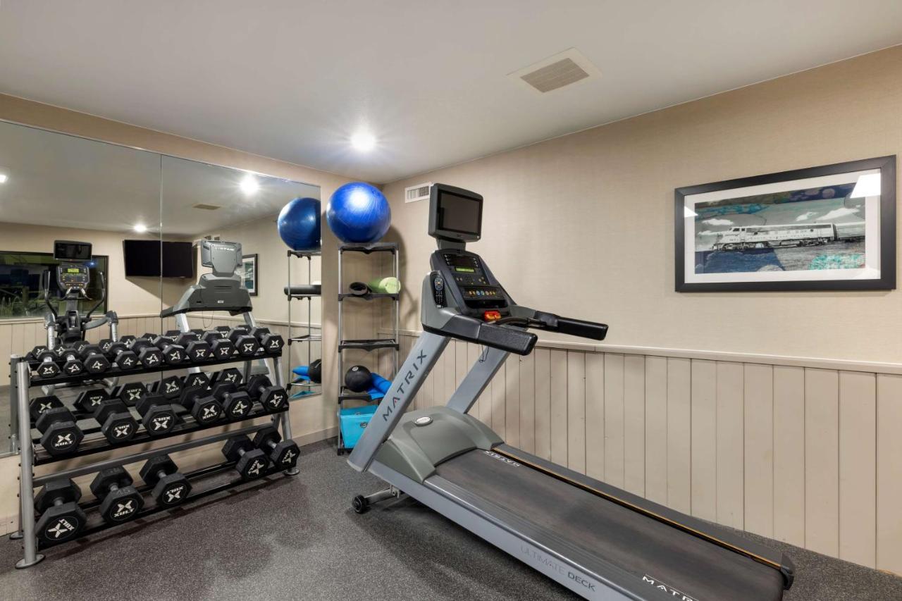 Best Western Watertown Inn & Suites Extérieur photo