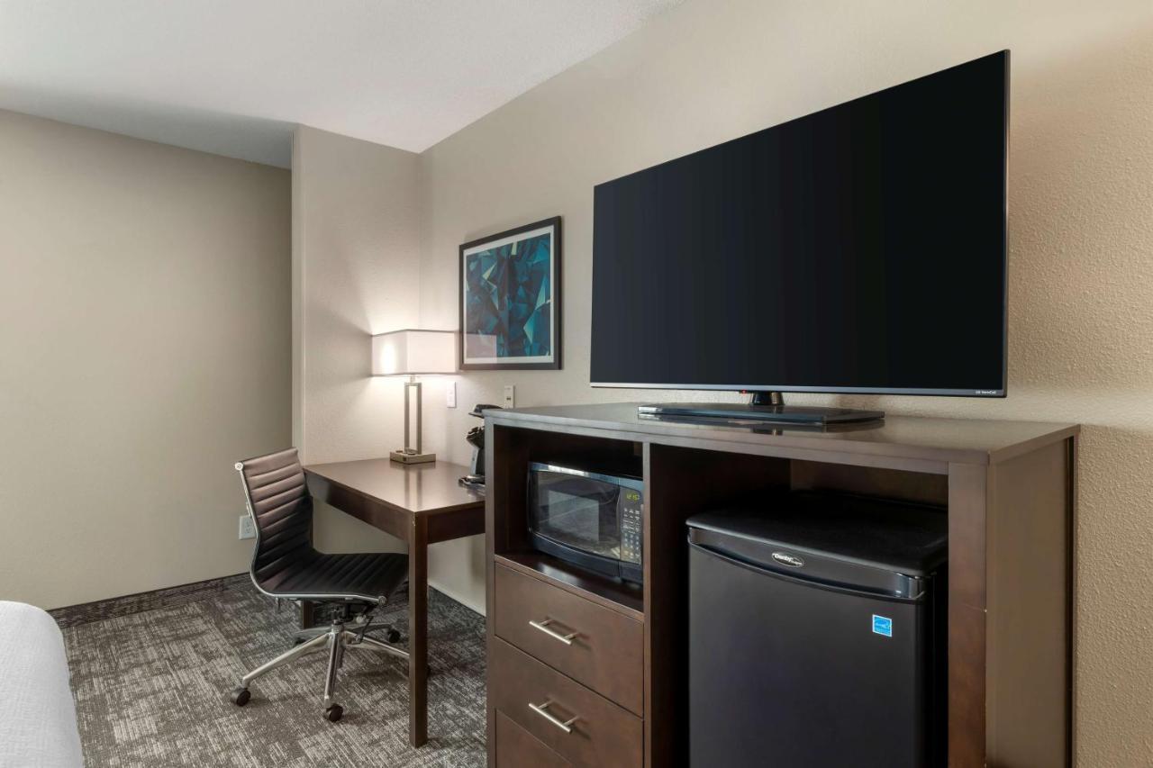 Best Western Watertown Inn & Suites Extérieur photo