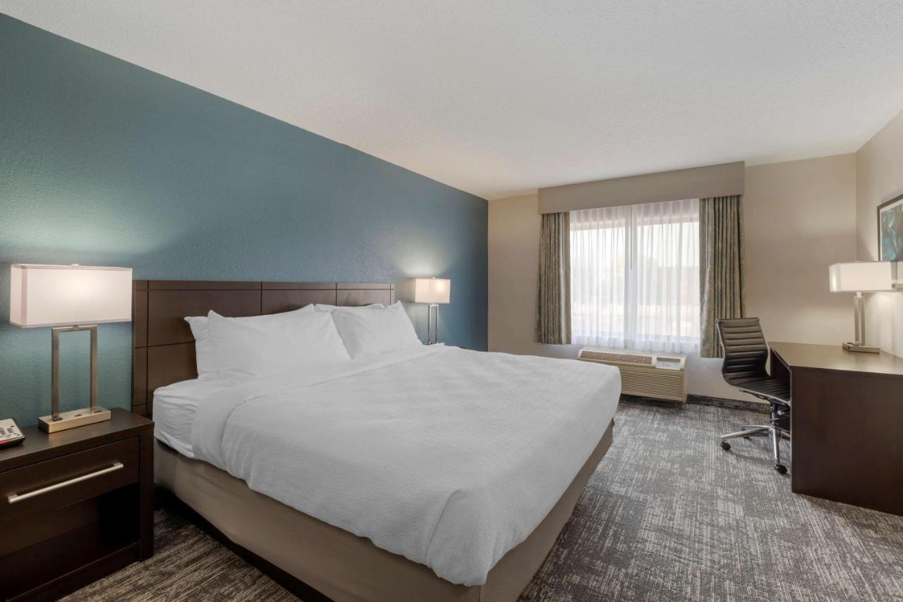 Best Western Watertown Inn & Suites Extérieur photo