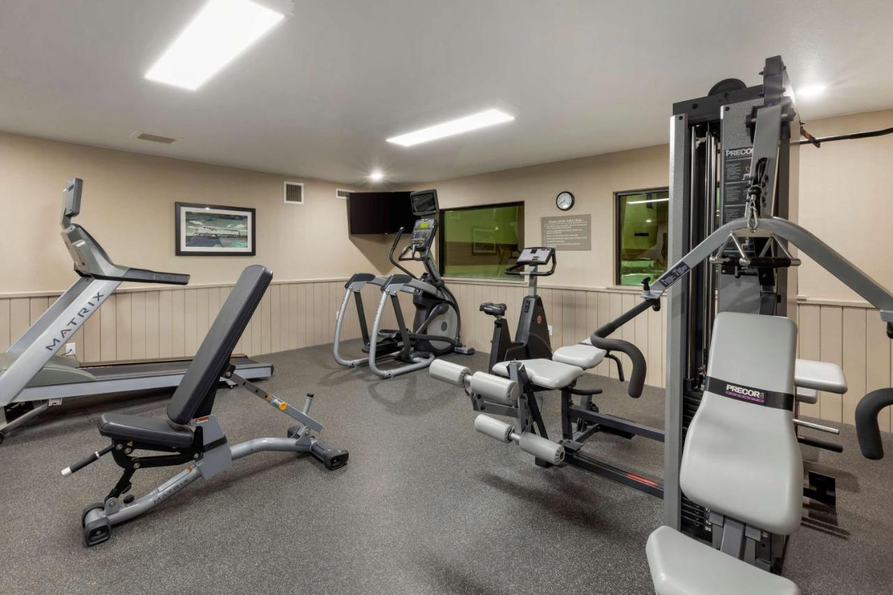 Best Western Watertown Inn & Suites Extérieur photo