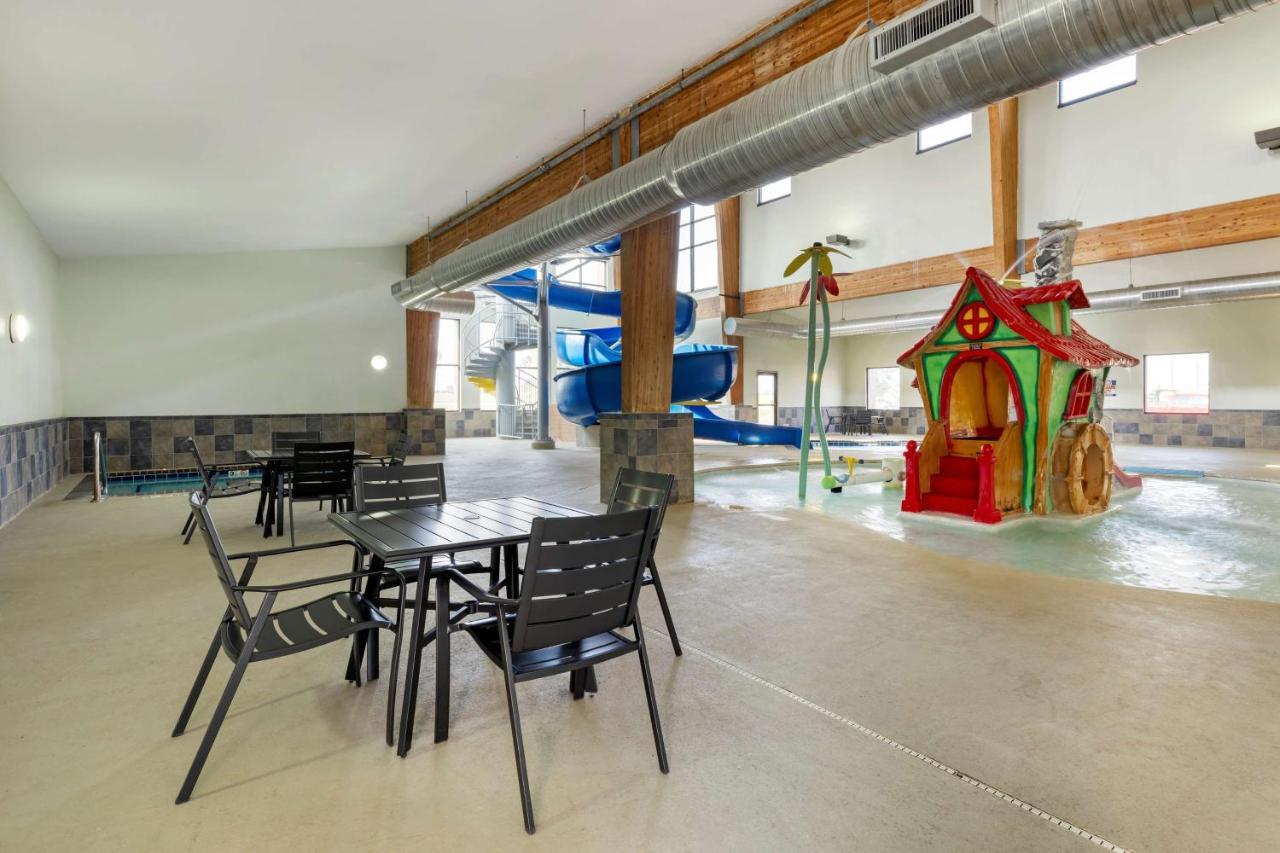Best Western Watertown Inn & Suites Extérieur photo