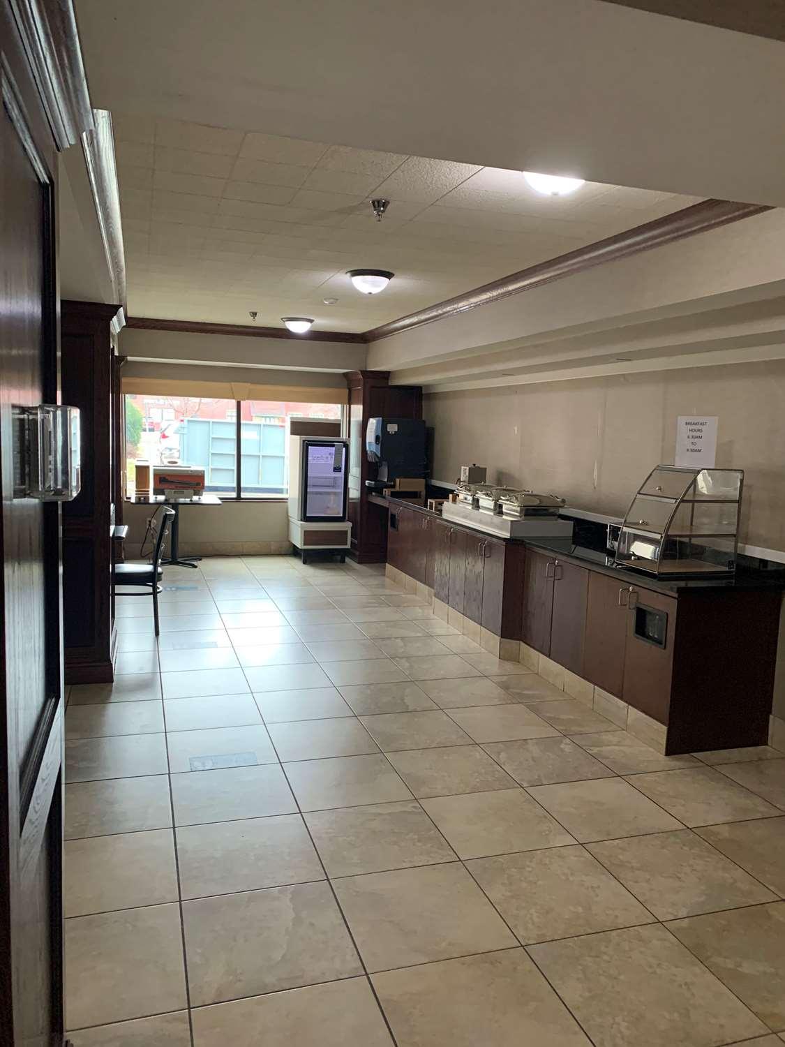 Best Western Watertown Inn & Suites Extérieur photo
