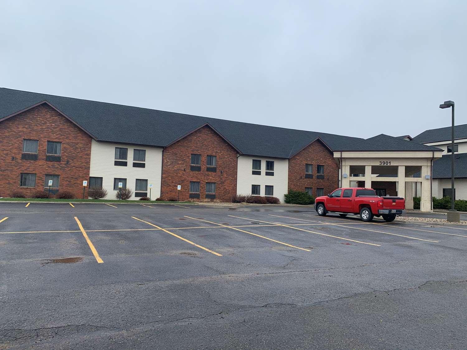 Best Western Watertown Inn & Suites Extérieur photo
