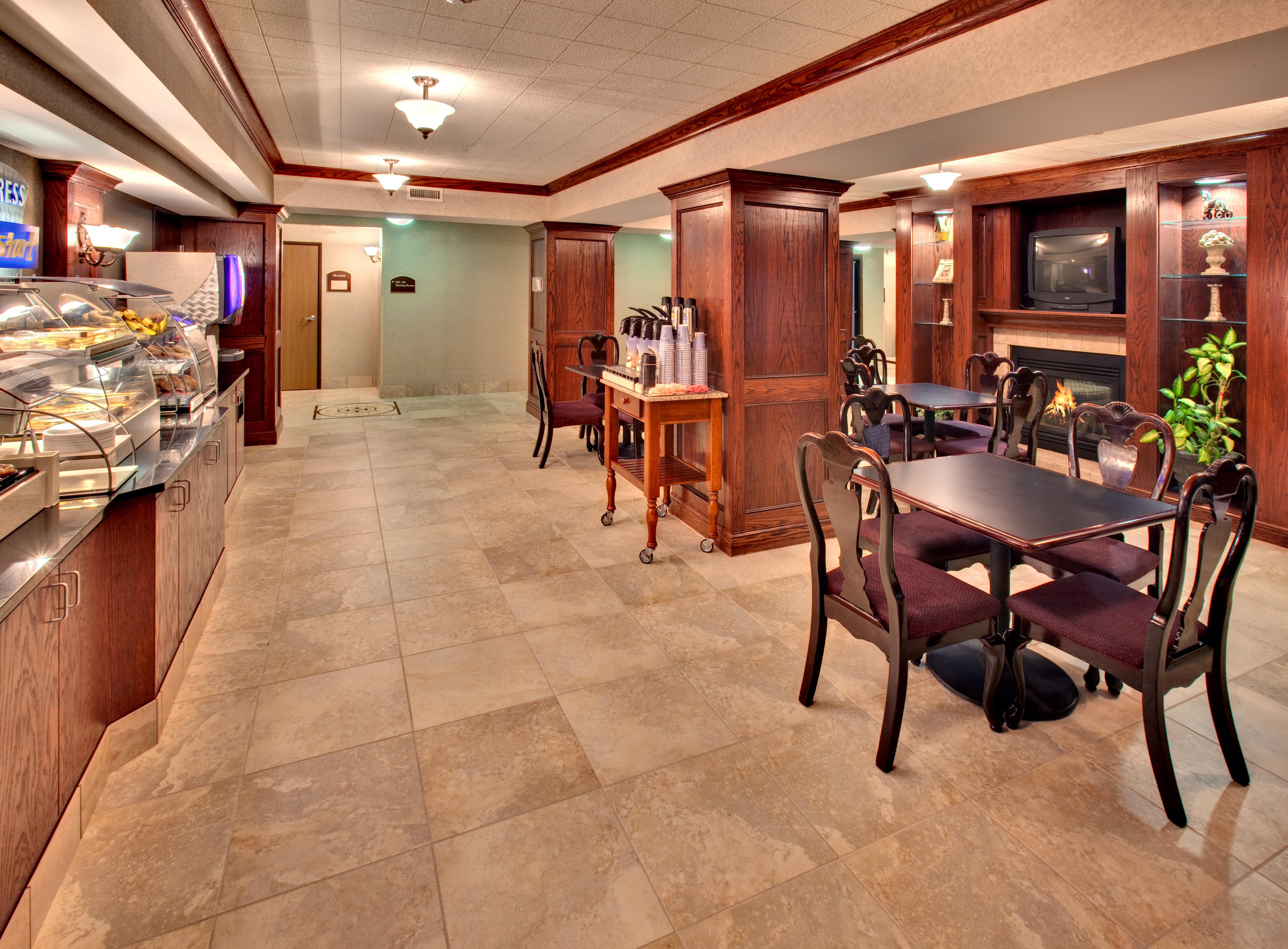 Best Western Watertown Inn & Suites Extérieur photo